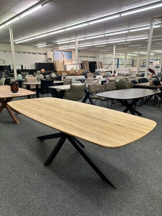 Eetkamertafel Tim 240cm, Hjort Knudsen, naturel gelakt
